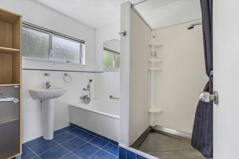 Photo of property in 1/9 Paruru Avenue, Northcote, Auckland, 0627