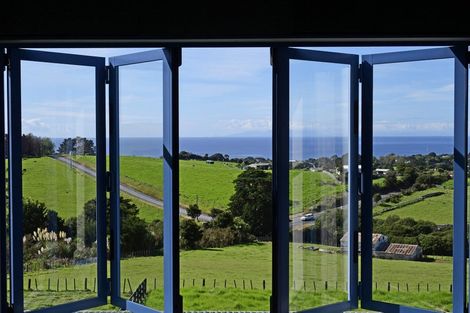 Photo of property in 18 Old School Road, Leigh, 0985