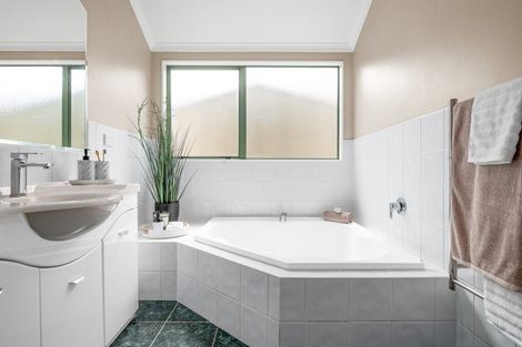 Photo of property in 49 Cairns Crescent, Rototuna, Hamilton, 3210