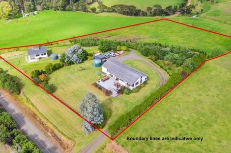 Photo of property in 10 Mcmurdo Road, South Head, Helensville, 0874