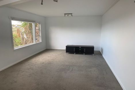 Photo of property in 2/36 Masterton Road, Rothesay Bay, Auckland, 0630