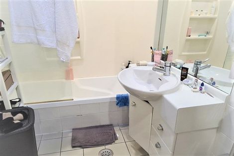 Photo of property in 74 Salamanca Road, Sunnynook, Auckland, 0620