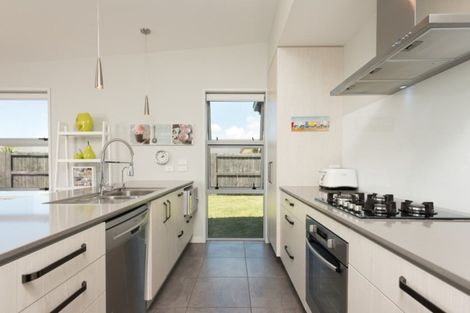 Photo of property in 5 Coutts Street, Papamoa Beach, Papamoa, 3118