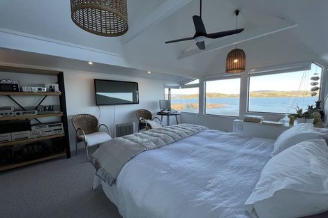 Photo of property in 16 Moana Road, Plimmerton, Porirua, 5026