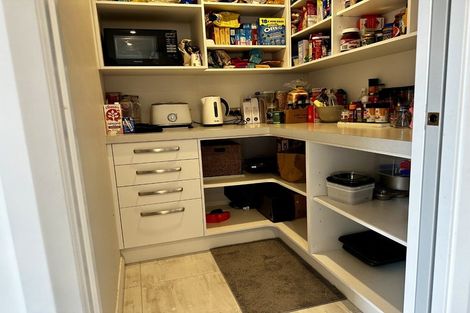 Photo of property in 89 Johnstone Drive, Fitzherbert, Palmerston North, 4410