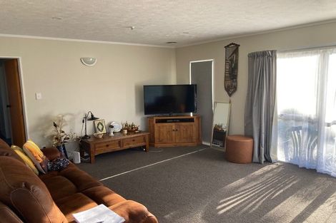 Photo of property in 17 Staithes Drive North, Whitby, Porirua, 5024