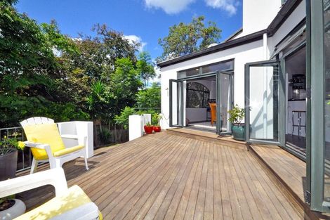 Photo of property in 1/8 Tui Glen Road, Birkenhead, Auckland, 0626