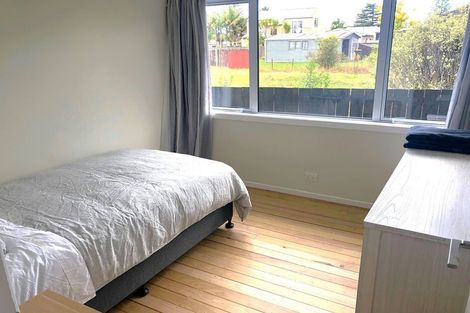 Photo of property in Peninsula Primary School, 61 Wharf Road, Te Atatu Peninsula, Auckland, 0610