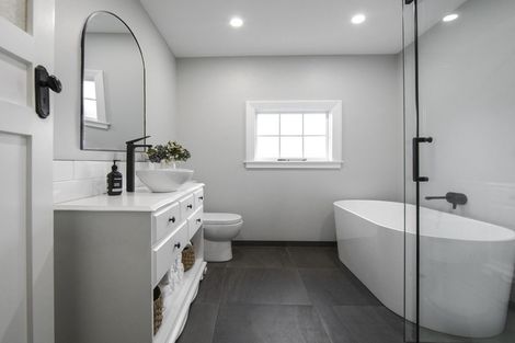 Photo of property in 17 Wilsons Road, Saint Martins, Christchurch, 8022