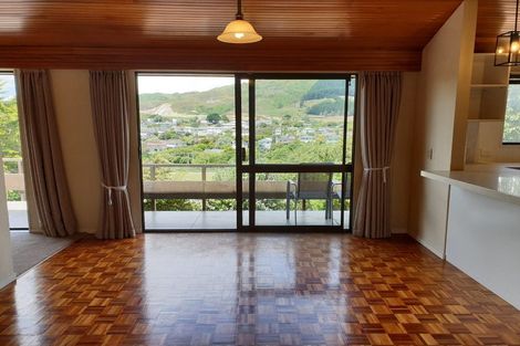 Photo of property in 27 Rembrandt Avenue, Tawa, Wellington, 5028