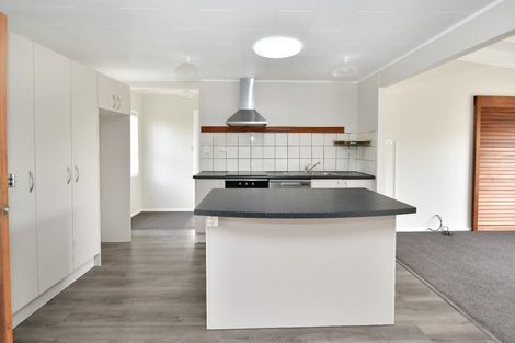 Photo of property in 1 Surf Road, Stanmore Bay, Whangaparaoa, 0932