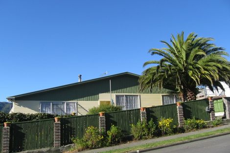 Photo of property in 4 Tiroiti Grove, Stokes Valley, Lower Hutt, 5019