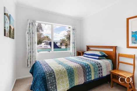 Photo of property in 4 Beach Grove, Omokoroa, 3114