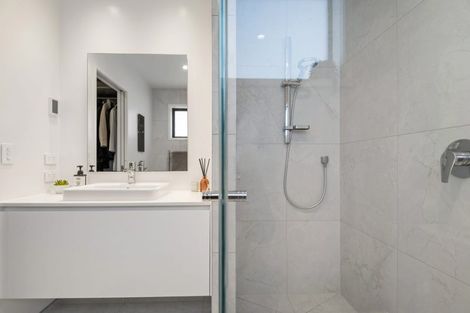 Photo of property in 17 Chatham Avenue, Paremoremo, Auckland, 0632