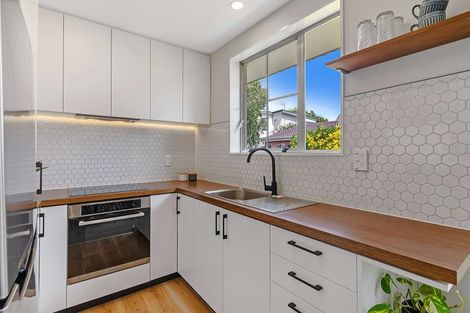 Photo of property in 2/3 Sawtell Place, Northcote, Christchurch, 8052