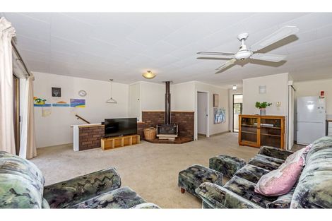 Photo of property in 76a Brian Crescent, Stanmore Bay, Whangaparaoa, 0932