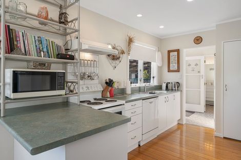 Photo of property in 44 Hookway Grove, Paraparaumu, 5032