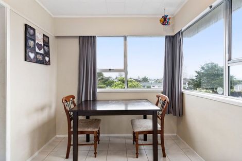 Photo of property in 1/14 Waari Avenue, Sunnyvale, Auckland, 0612