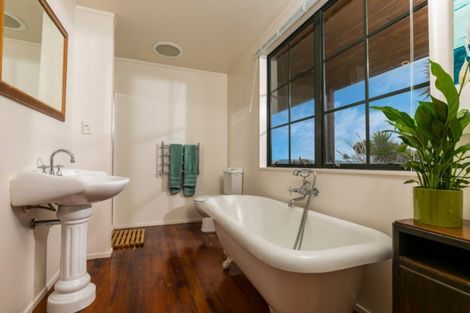 Photo of property in 109 Constable Road, Muriwai, Waimauku, 0881