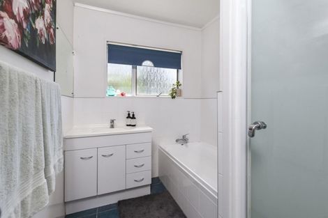 Photo of property in 1/127 Stapleford Crescent, Browns Bay, Auckland, 0630