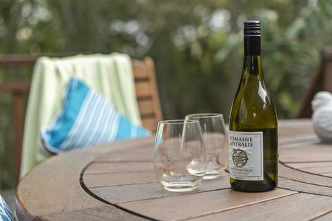 Photo of property in 10 Springtime Crescent, Stanmore Bay, Whangaparaoa, 0932