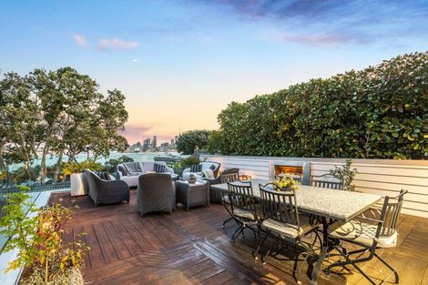 Photo of property in 13 Stanley Point Road, Stanley Point, Auckland, 0624