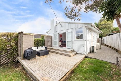 Photo of property in 10 Winifred Avenue, Bayview, Auckland, 0629