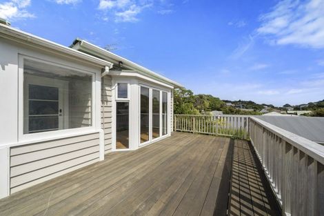 Photo of property in 144 Newlands Road, Newlands, Wellington, 6037
