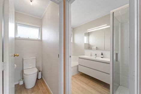 Photo of property in 10 Fairway Avenue, Red Beach, 0932