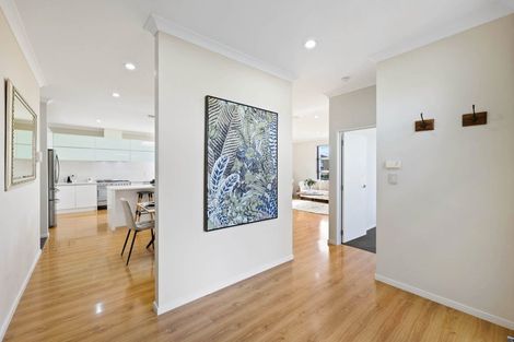 Photo of property in 111 Lake Panorama Drive, Henderson Valley, Auckland, 0612