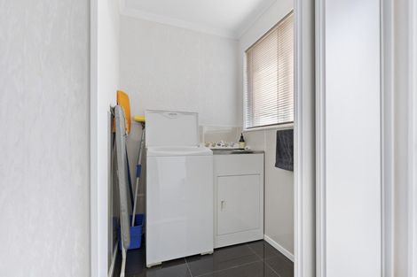 Photo of property in 6 Humphries Place, Awapuni, Palmerston North, 4412