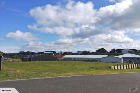 Photo of property in 3a Golf Vue Place, Castlecliff, Whanganui, 4501