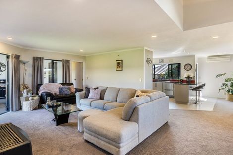 Photo of property in 27 Kinder Street, Acacia Bay, Taupo, 3330