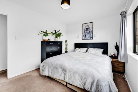 Photo of property in 24 Poplar Grove, Whalers Gate, New Plymouth, 4310