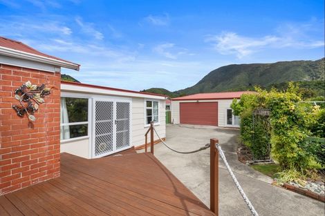 Photo of property in 27 Devon Street, Picton, 7220