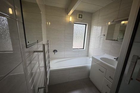 Photo of property in 27 Oaktree Avenue, Browns Bay, Auckland, 0630