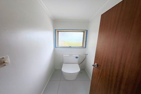 Photo of property in 4 Tawavale Crescent, Totara Vale, Auckland, 0629