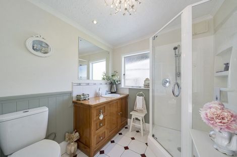 Photo of property in 339 Te Moana Road, Waikanae, 5036