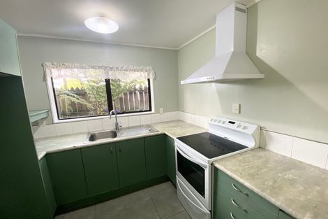 Photo of property in 2/138 Sunset Road, Unsworth Heights, Auckland, 0632