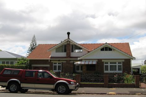 Photo of property in 69 Harbour View Road, Point Chevalier, Auckland, 1022