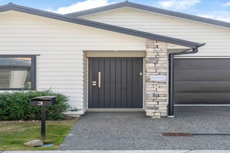 Photo of property in 3 Thornbury Lane, Timberlea, Upper Hutt, 5018