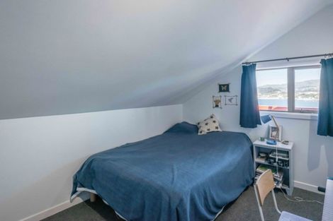 Photo of property in 5 Countess Close, Maupuia, Wellington, 6022