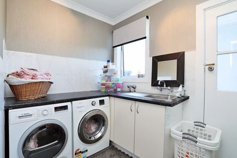 Photo of property in 33 Mary Street, Winton, 9720