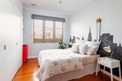 Photo of property in 39 Renfrew Avenue, Sandringham, Auckland, 1041