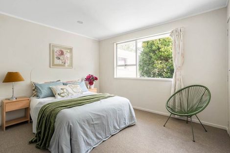 Photo of property in 39 Onedin Place, Titirangi, Auckland, 0604