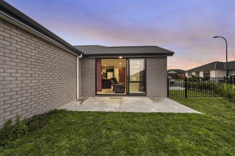 Photo of property in 2/8 Bostonkip Crescent, Fitzroy, Hamilton, 3282