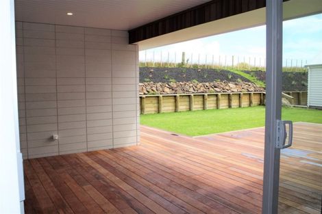 Photo of property in 70 Stace Hopper Drive, One Tree Point, 0118