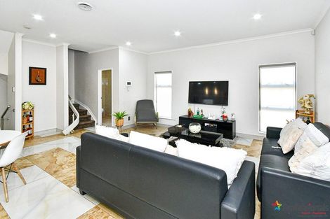 Photo of property in 4225a Great North Road, Glendene, Auckland, 0602