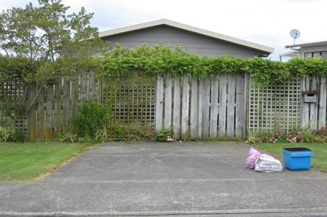 Photo of property in 1427 Whangaparaoa Road, Army Bay, Whangaparaoa, 0930