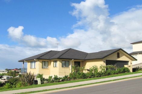Photo of property in 50 Roberta Crescent, Orewa, 0931